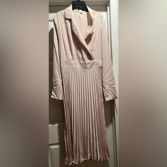 New, Beige Lapel Collar Pleated Hem Dress, Size Large - Picture 8 of 16